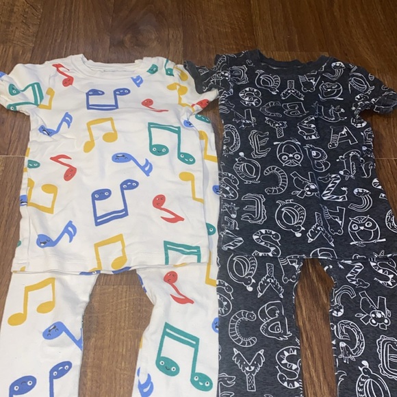 Old Navy Short Sleeve Pajama Bundle Size 5T - Picture 2 of 6